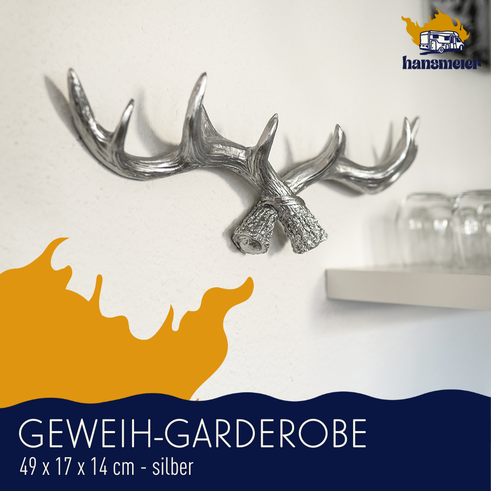 Geweih-Garderobe in Silber an der Wand